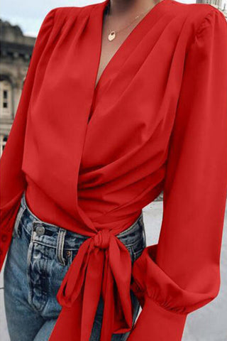 Elegantes, bedrucktes Frenulum-Oberteil in Volltonfarbe mit V-Ausschnitt 