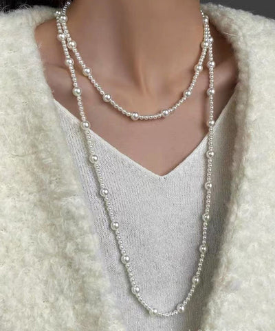 Elegante collar de cuentas adornadas con perlas de aleación blanca 