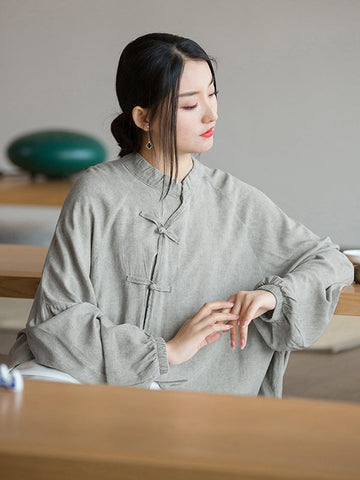 Blusas y camisas artísticas retro sueltas de manga larga con botones, color sólido y cuello alto 