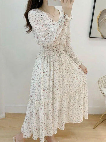 Klassisches Chiffonkleid mit Blumenmuster und Rüschen – Hellrosa 