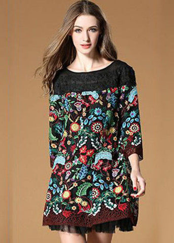 Vestido de vacaciones francés con mangas de pulsera de organza y bordado de patchwork negro 