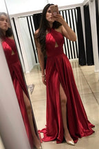 Vestido de fiesta largo morado con escote halter y espalda descubierta
