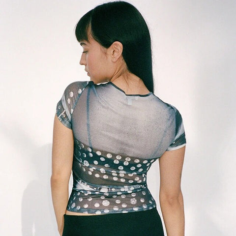 Camiseta gráfica de verano Y2K 2000S, moda urbana para mujer, tops cortos con estampado de malla 
