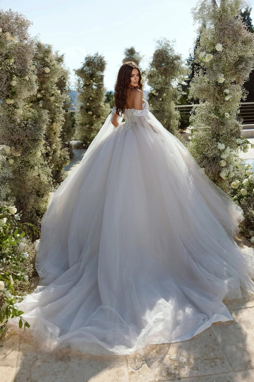 Elegantes A-Linien-Brautkleid mit schulterfreiem Ausschnitt, Tüllspitzenapplikationen
