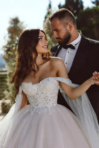 Elegantes A-Linien-Brautkleid mit schulterfreiem Ausschnitt, Tüllspitzenapplikationen