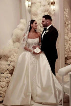 Elegant A-Line Tulle Scoop Sleeveless Wedding Dress With Appliques