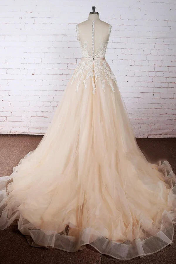 Elegante vestido de novia de corte A con apliques de tul 