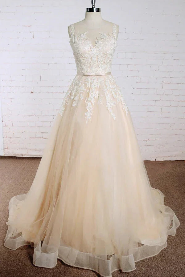 Elegante vestido de novia de corte A con apliques de tul 