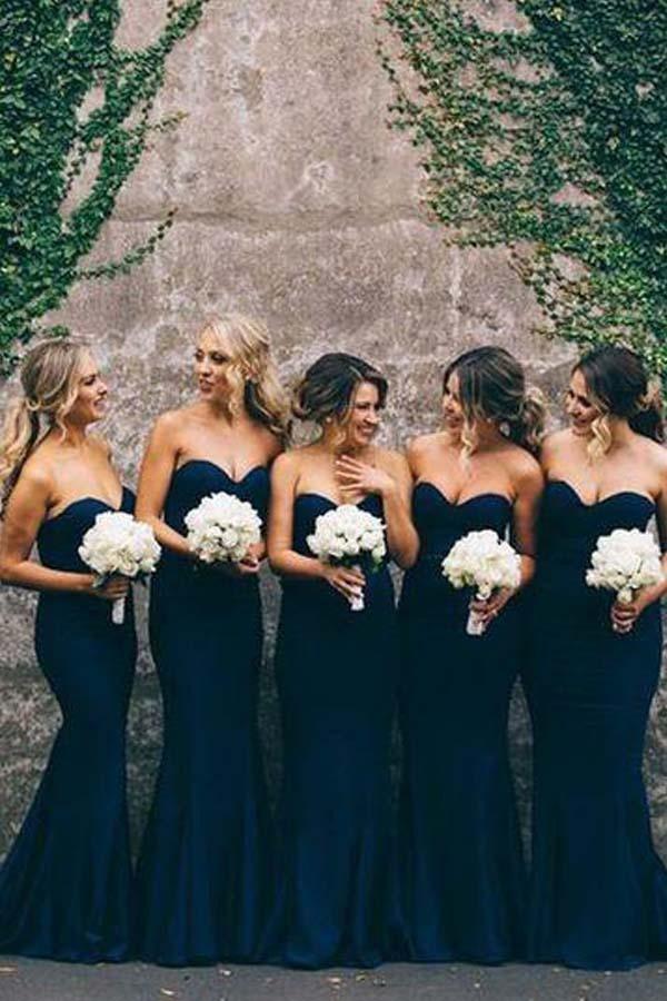 Elegantes vestidos largos de dama de honor con escote sirena en azul marino y escote corazón
