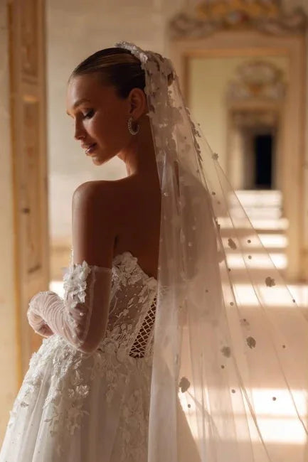 Elegante, lange, trägerlose A-Linien-Hochzeitskleider aus Spitze mit Herzausschnitt