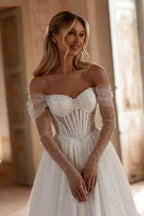 Elegantes, langes A-Linien-Brautkleid mit Carmen-Ausschnitt, Tüll, Strass und Perlen
