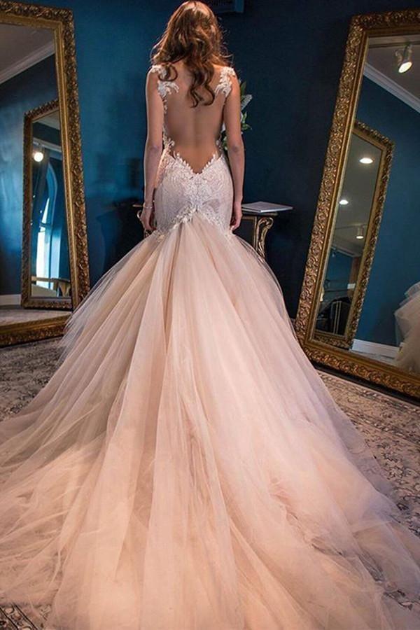 Elegantes vestidos de novia corte sirena con escote corazón y cola Watteau