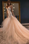 Elegantes vestidos de novia corte sirena con escote corazón y cola Watteau