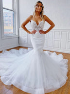 Elegante vestido de novia largo blanco de encaje con escote en V y espalda descubierta de sirena