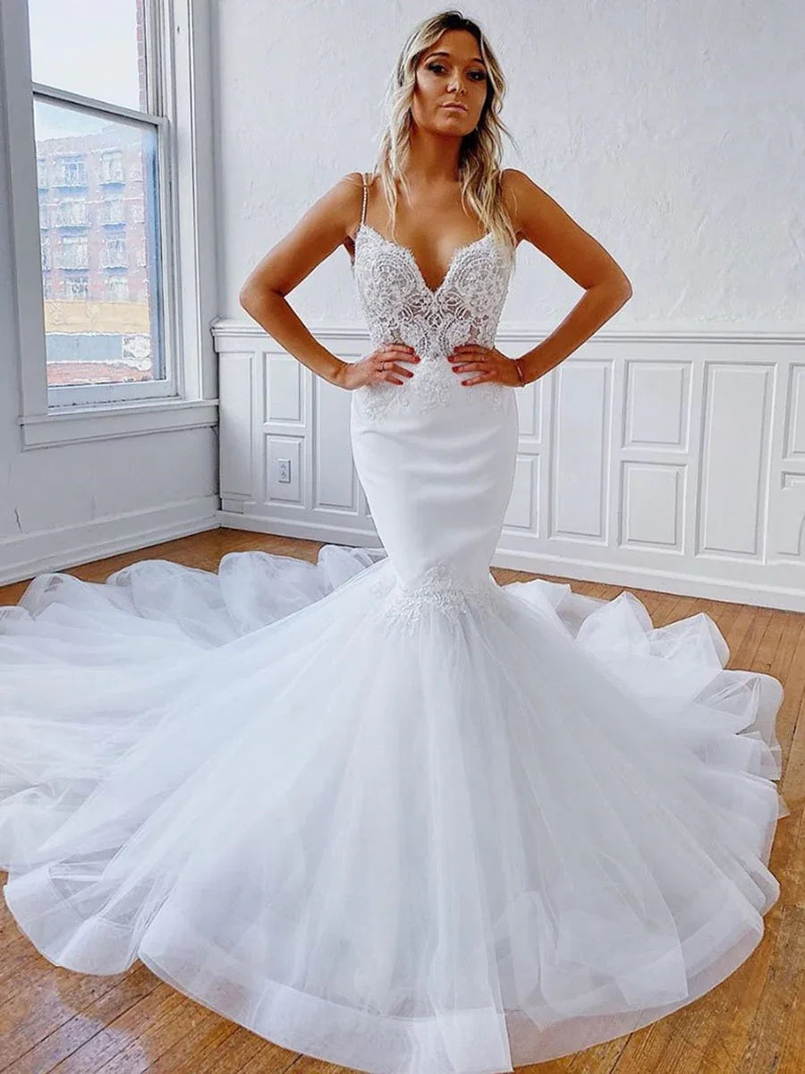 Elegante vestido de novia largo blanco de encaje con escote en V y espalda descubierta de sirena
