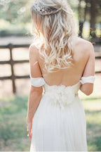 Elegantes schulterfreies, langes Chiffon-Hochzeitskleid mit Perlenbesatz und Schärpe