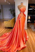 Elegantes orangefarbenes Meerjungfrauen-Abendkleid mit abnehmbarer Schleppe und Kristallen