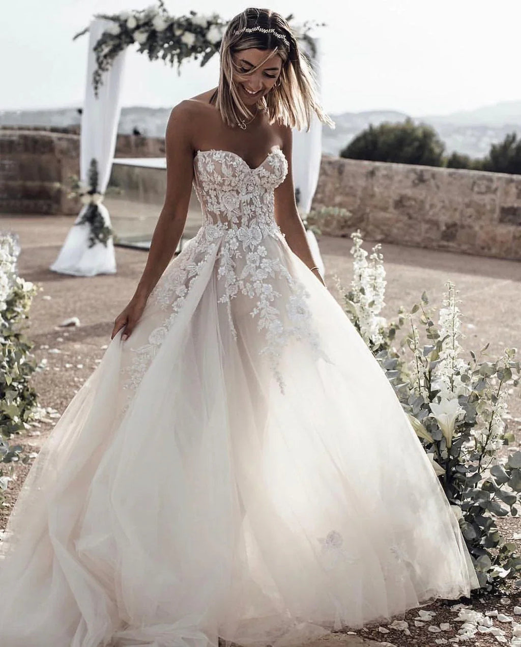 Elegante Prinzessinnen-Brautkleider in A-Linie mit Spitze 
