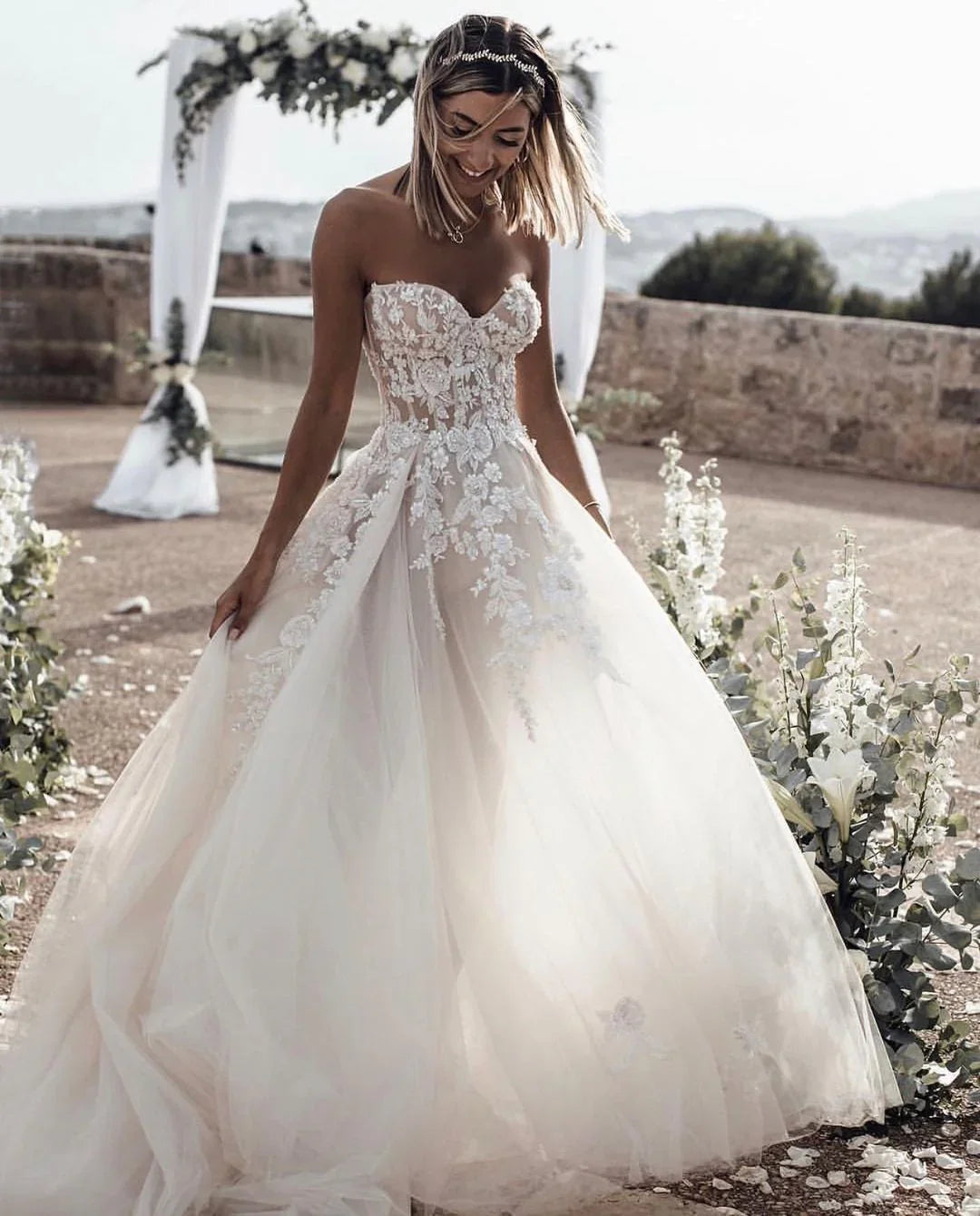 Elegante Prinzessinnen-Brautkleider in A-Linie mit Spitze 