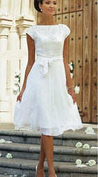 Elegantes weißes A-Linien-Chiffon-Brautkleid mit kurzen Ärmeln