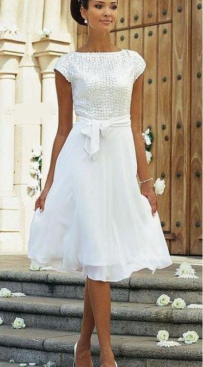 Elegantes weißes A-Linien-Chiffon-Brautkleid mit kurzen Ärmeln
