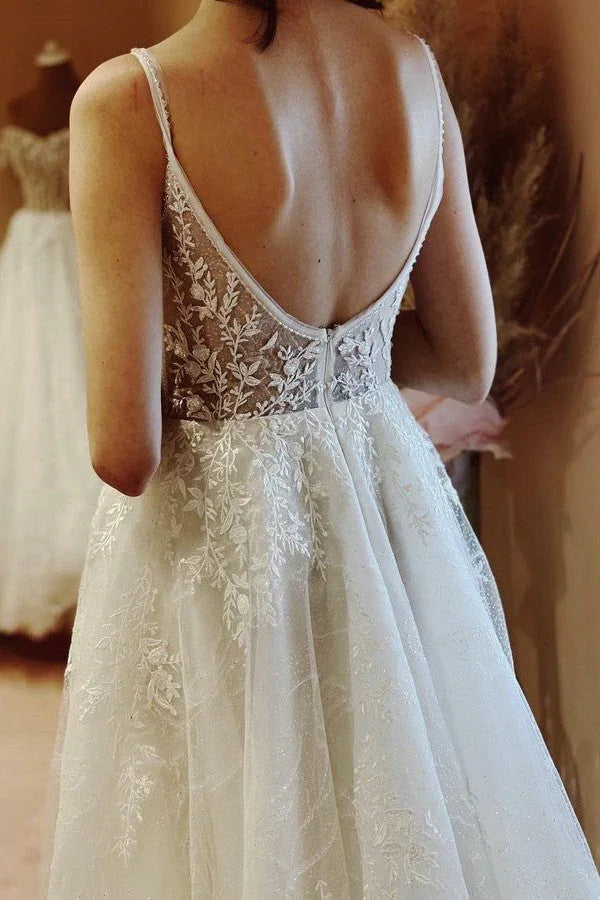 Elegantes, langes A-Linien-Brautkleid mit V-Ausschnitt, Tüll und Rückenausschnitt aus Spitze