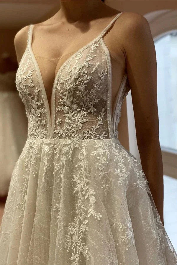 Elegantes, langes A-Linien-Brautkleid mit V-Ausschnitt, Tüll und Rückenausschnitt aus Spitze