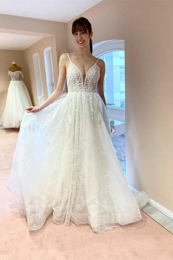 Elegantes, langes A-Linien-Brautkleid mit V-Ausschnitt, Tüll und Rückenausschnitt aus Spitze