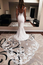 Elegante vestido de novia largo de sirena con escote corazón, sin mangas, con cola capilla y espalda descubierta
