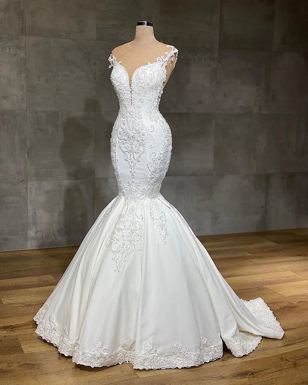 Exquisite lange ärmellose Meerjungfrauen-Hochzeitskleider aus Spitze mit V-Ausschnitt