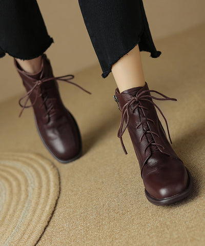 Botas marrones de piel de vaca gruesa con tiras cruzadas a la moda 
