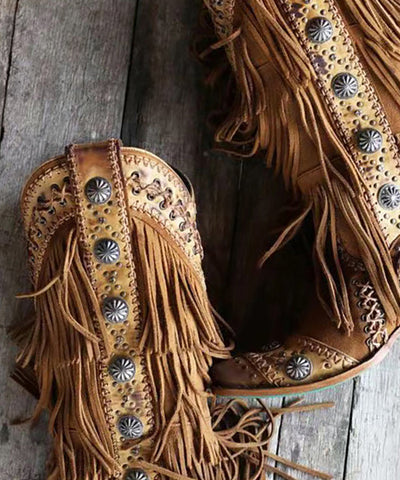 Braune Cowboystiefel mit Quastenstickerei und klobiger Sohle 