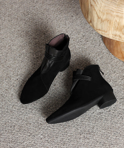 Französische Stiefeletten aus braunem Wildleder mit spitzer Zehenpartie 