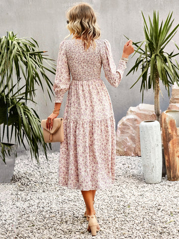 Vestido midi informal de manga larga con cuello joya y estampado floral 