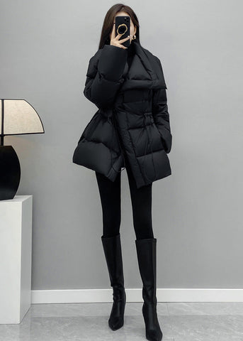 Diy schwarzer Wintermantel mit Peter-Pan-Kragen und Entendaunen 