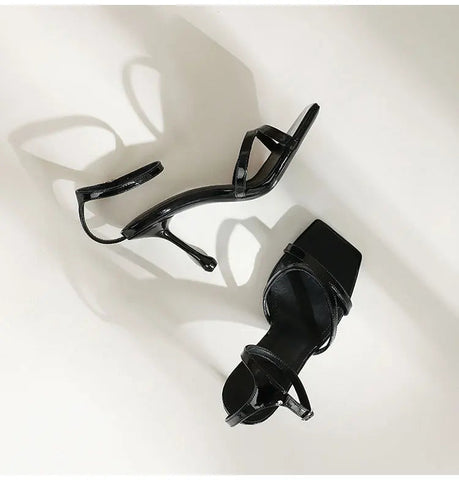 Frühjahr/Sommer Neue High Heels Mode Vielseitige Slim Heels High Heel High Heel Sandalen mit silbernen Streifen für Damen 