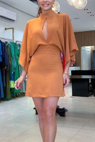 Nice To See You – Minikleid mit halblangen Ärmeln und Cut-Out vorne 