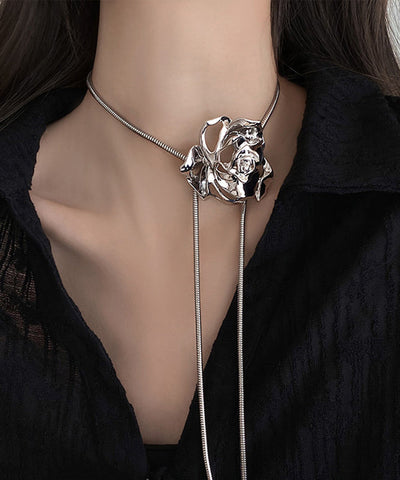 Collar con colgante de rosa de seda fina de aleación de plata esterlina que se puede tirar 
