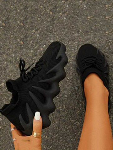 Atmungsaktive Sneakers aus Strick mit Schnürung 