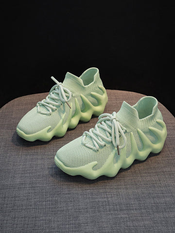 Atmungsaktive Sneakers aus Strick mit Schnürung 