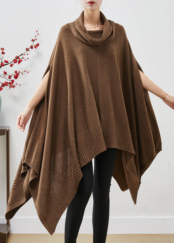 Lässiger brauner Rollkragenpullover mit asymmetrischem, extra großem Saum und Umhangärmeln 