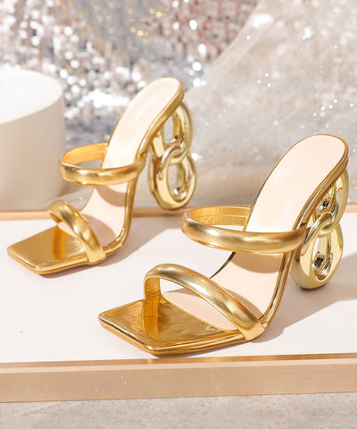 Modische Sandalen mit speziell geformtem Absatz in Gold 