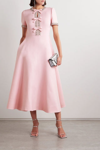 Vestido midi Zoe con lazo y adornos de cristales 