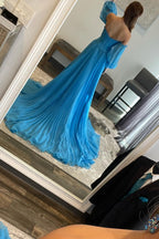 Vestido de fiesta largo azul con escote en forma de corazón y abertura delantera