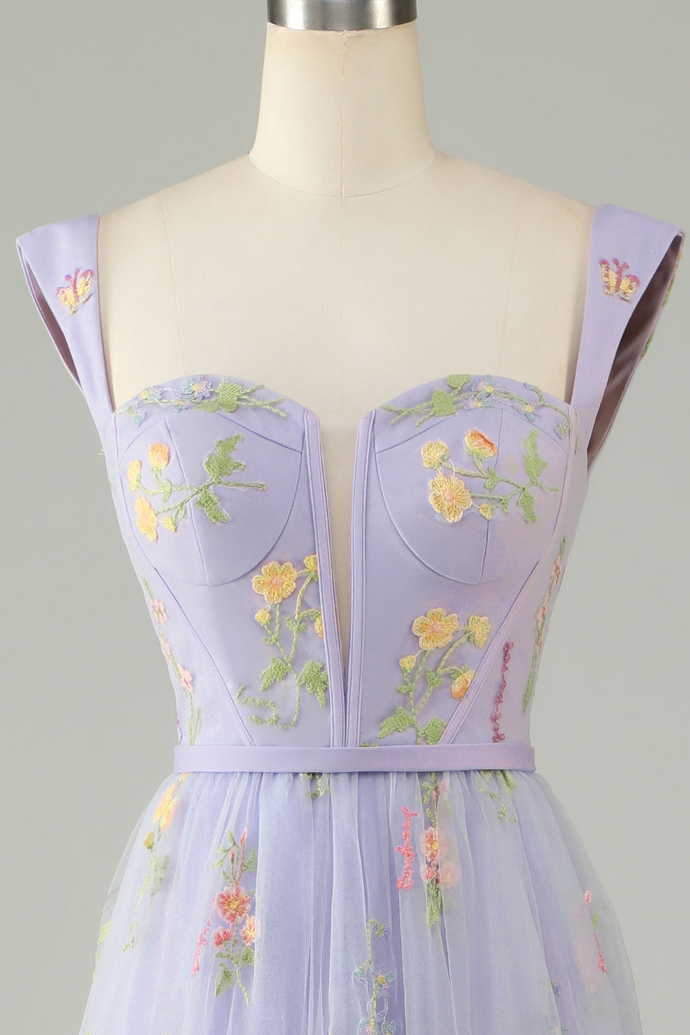 Langes, champagnerfarbenes Prinzessinnen-Abendkleid in A-Linie mit Herzausschnitt und Stickerei