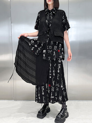 Blusas y camisas con solapas escalonadas, aberturas laterales, estampados, con cordones y dos bolsillos laterales falsos 