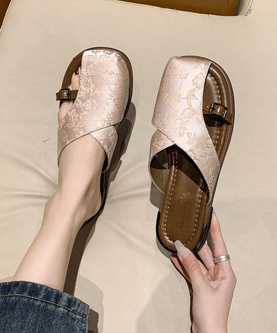 Schwarze Satin-Sandalen im chinesischen Stil mit Hohlmuster 