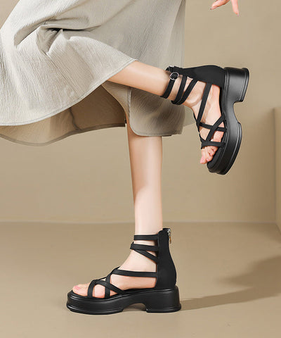Nuevas sandalias romanas de tiras altas en beige con punta abierta 
