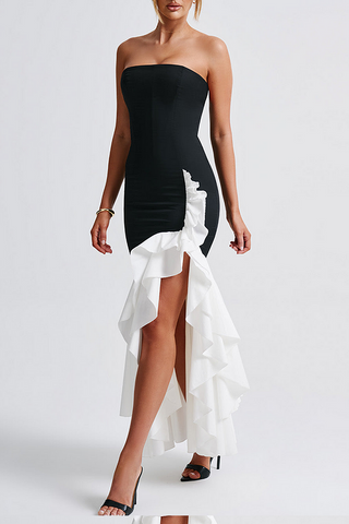 Trägerloses, figurbetontes Maxikleid mit Farbblock und Rüschen und Fischschwanz-Ausschnitt - Schwarz