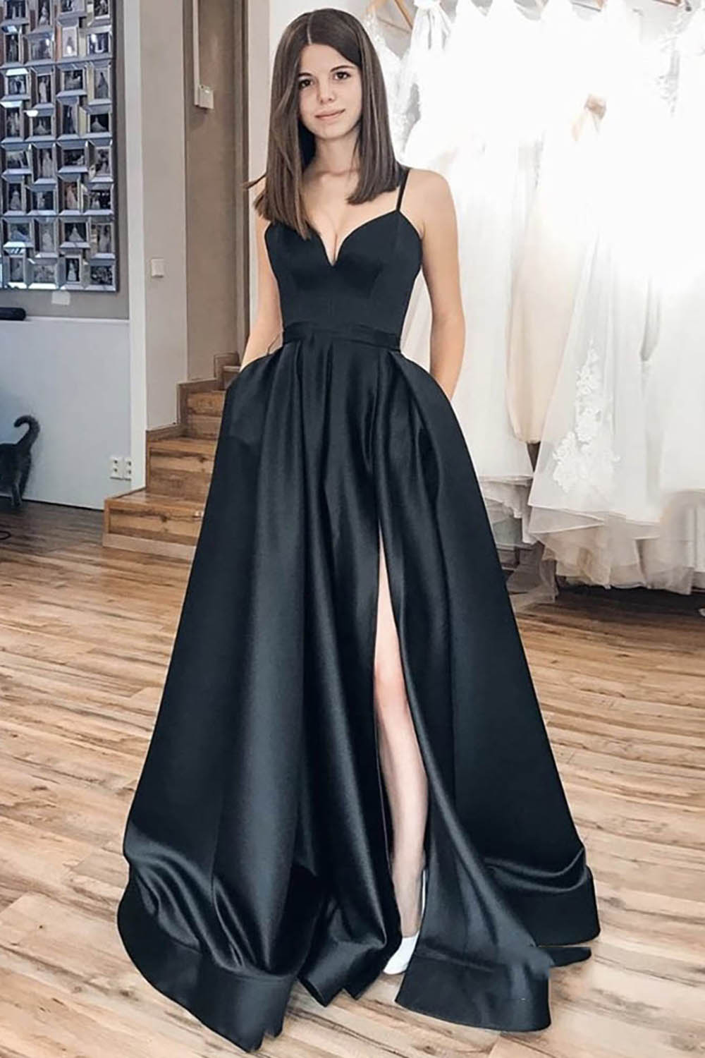 Schwarzes, langes A-Linien-Abendkleid mit Spaghettiträgern und Schleier